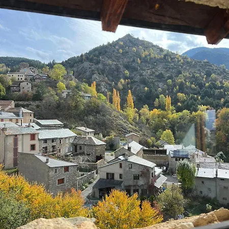 בקתה Cal Gano, 3-story Stone & Wood Mountain Retreat Llo