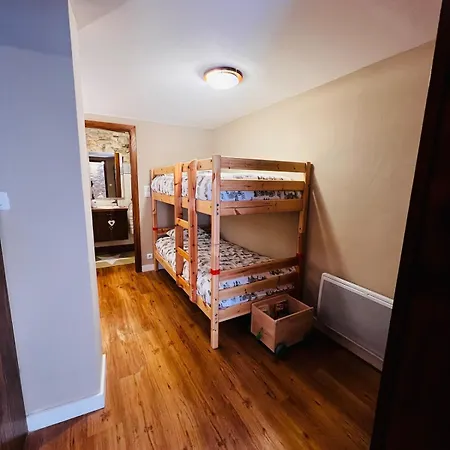 Cal Gano, 3-story Stone & Wood Mountain Retreat בקתה *