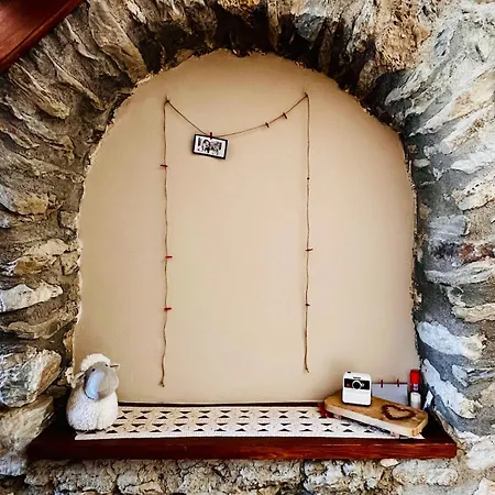 בקתה Cal Gano, 3-story Stone & Wood Mountain Retreat Llo
