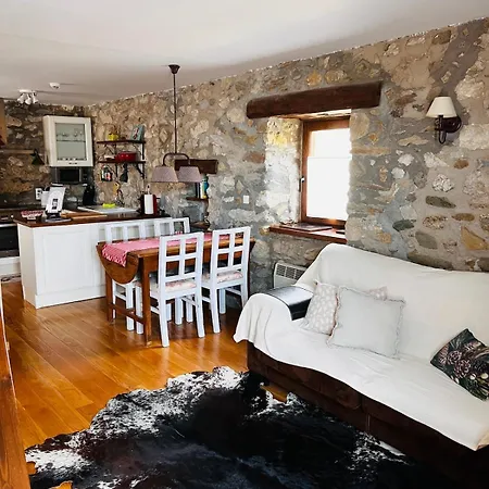 Cal Gano, 3-story Stone & Wood Mountain Retreat בקתה *