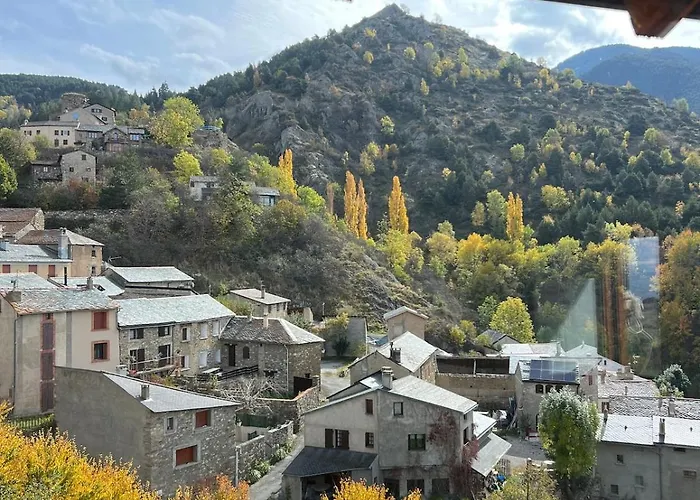 Chalet Cal Gano, 3-story Stone & Wood Mountain Retreat Llo