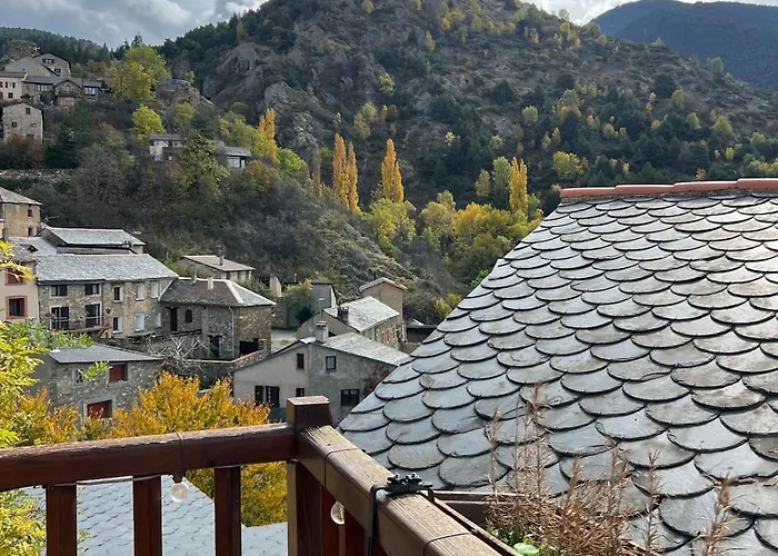 Chalet Cal Gano, 3-story Stone & Wood Mountain Retreat Llo